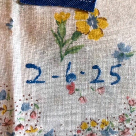 Set of Two Vintage Floral Pillowcases - Picture 5 of 15